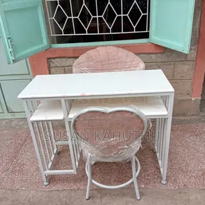 Captivating and Blooming Parlour Set