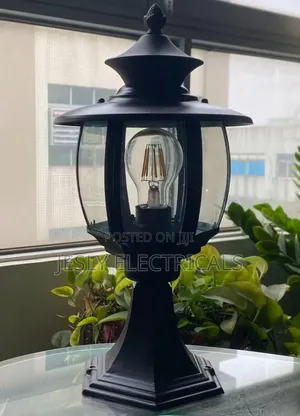 Black Outdoor Post or Pier Mount Lamp Fixture.