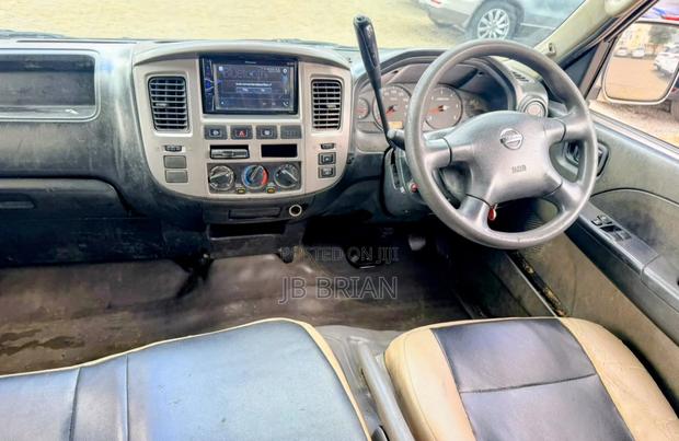 Nissan Caravan (Urvan) 2007 Silver - thumbnail 5