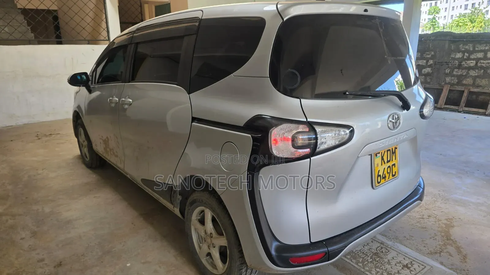 Toyota Sienta 2016 Silver