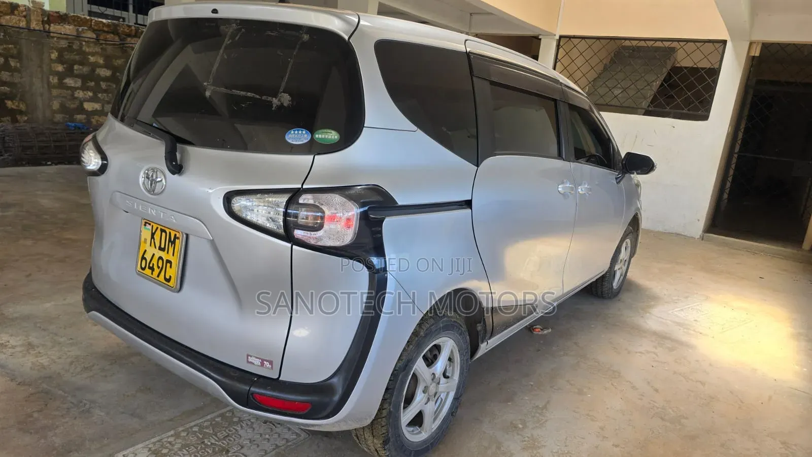 Toyota Sienta 2016 Silver