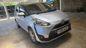 Toyota Sienta 2016 Silver