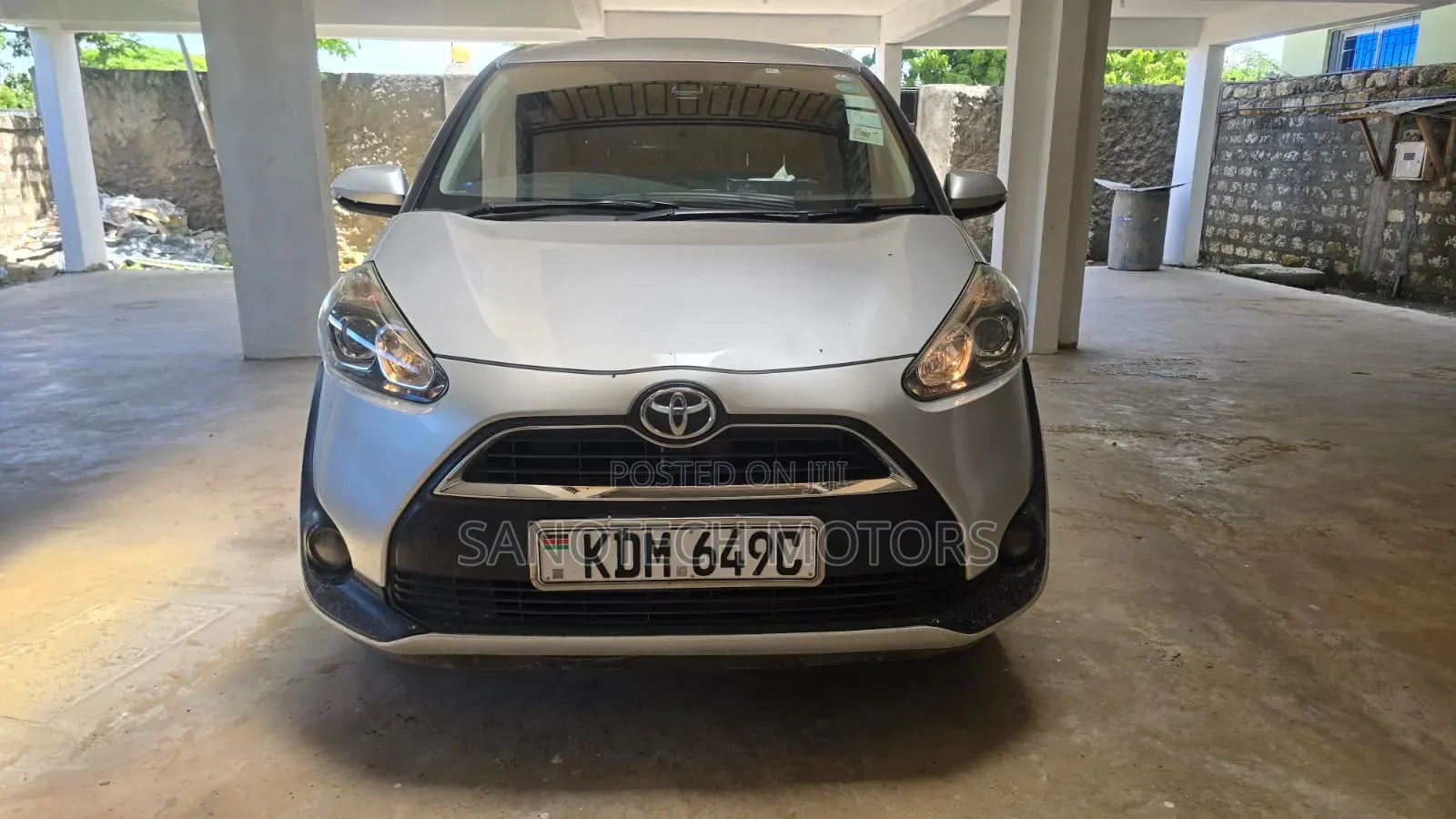 Toyota Sienta 2016 Silver
