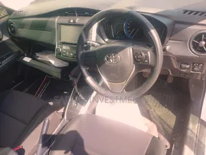 Toyota Corolla Fielder 1.5 Hybrid FWD 2019 White