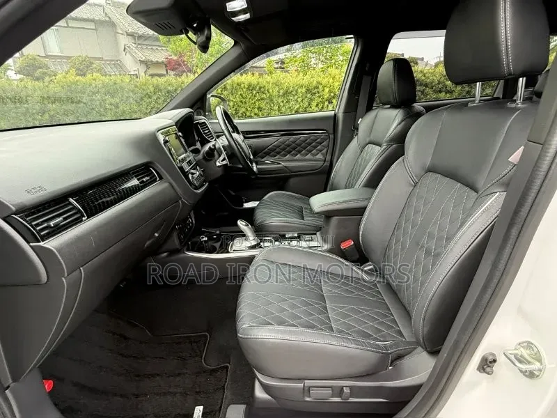 Mitsubishi Outlander PHEV 2019 Pearl