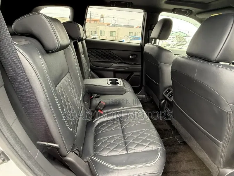 Mitsubishi Outlander PHEV 2019 Pearl