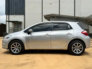 Toyota Auris 2011 Silver