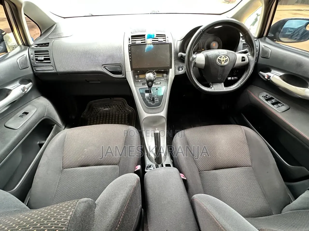 Toyota Auris 2011 Silver