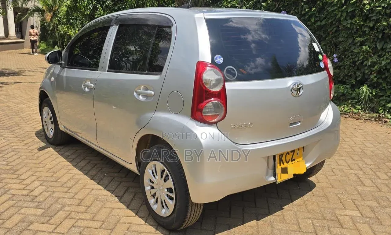 Toyota Passo 2013 Silver