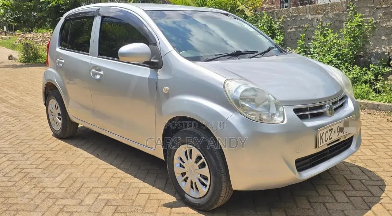 Toyota Passo 2013 Silver