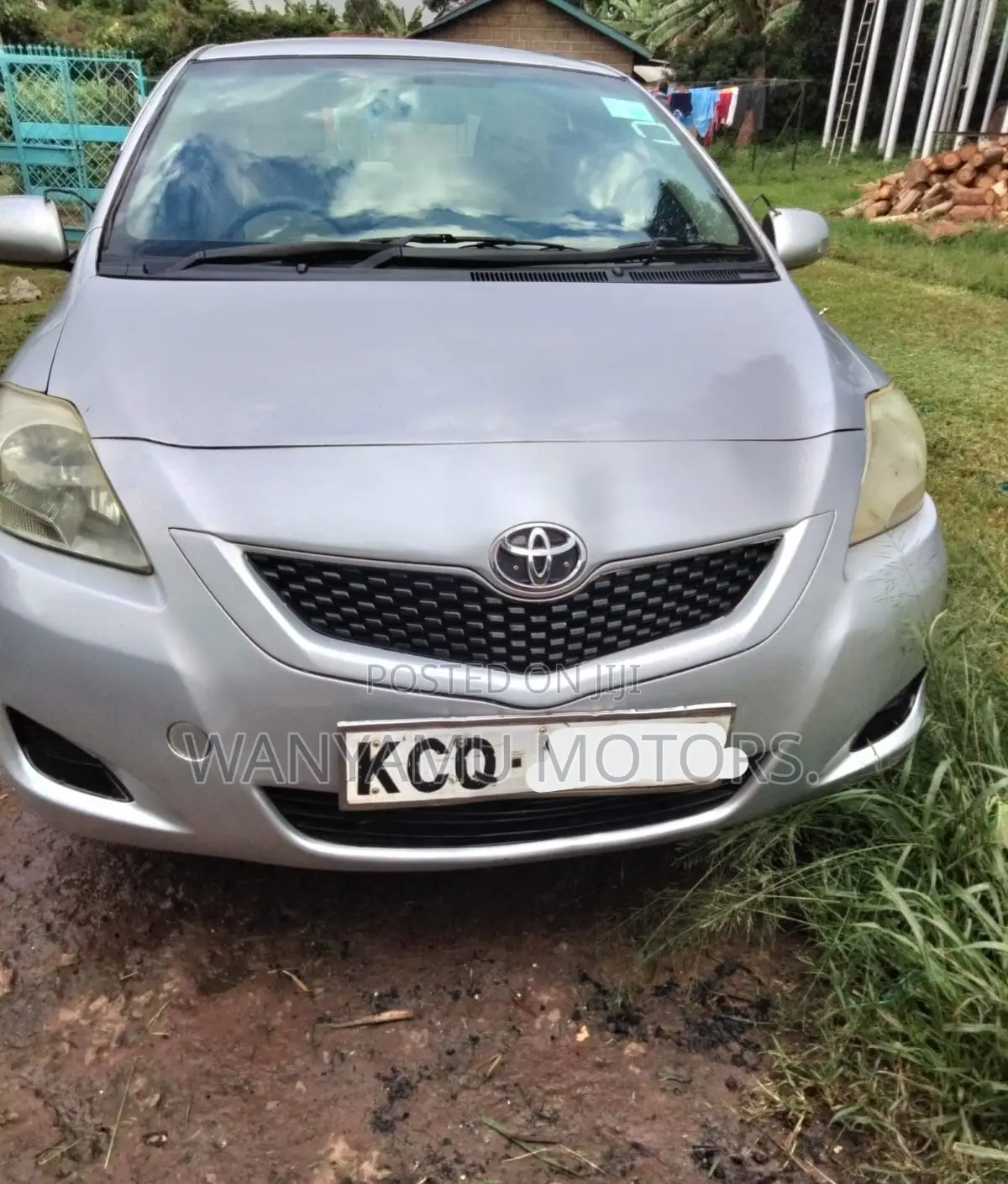 Toyota Belta 2011 Silver