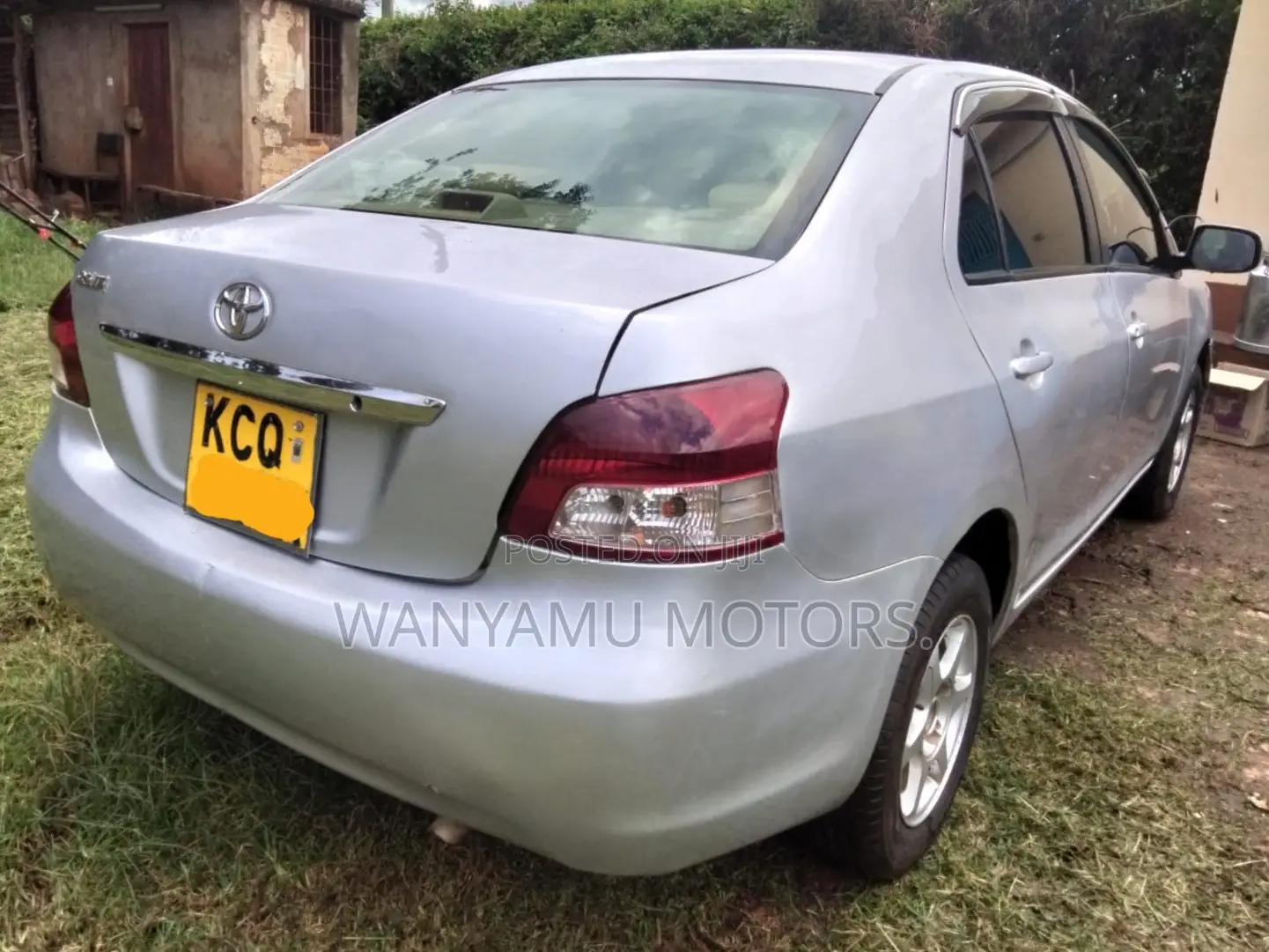 Toyota Belta 2011 Silver