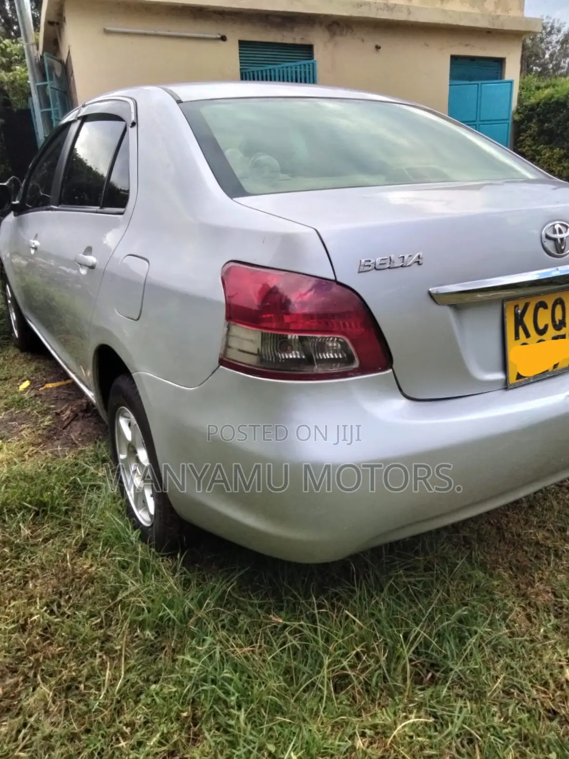 Toyota Belta 2011 Silver