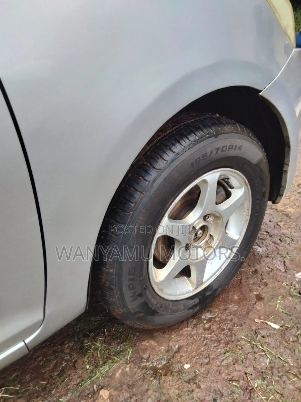 Toyota Belta 2011 Silver