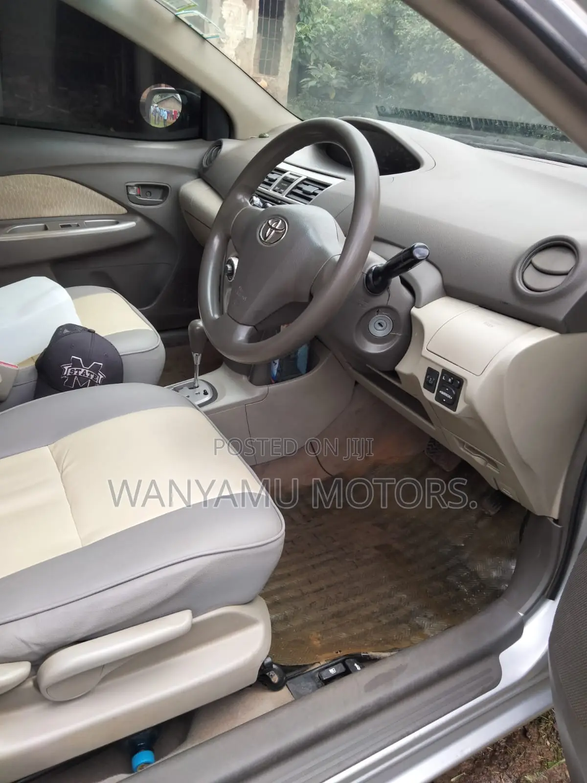 Toyota Belta 2011 Silver