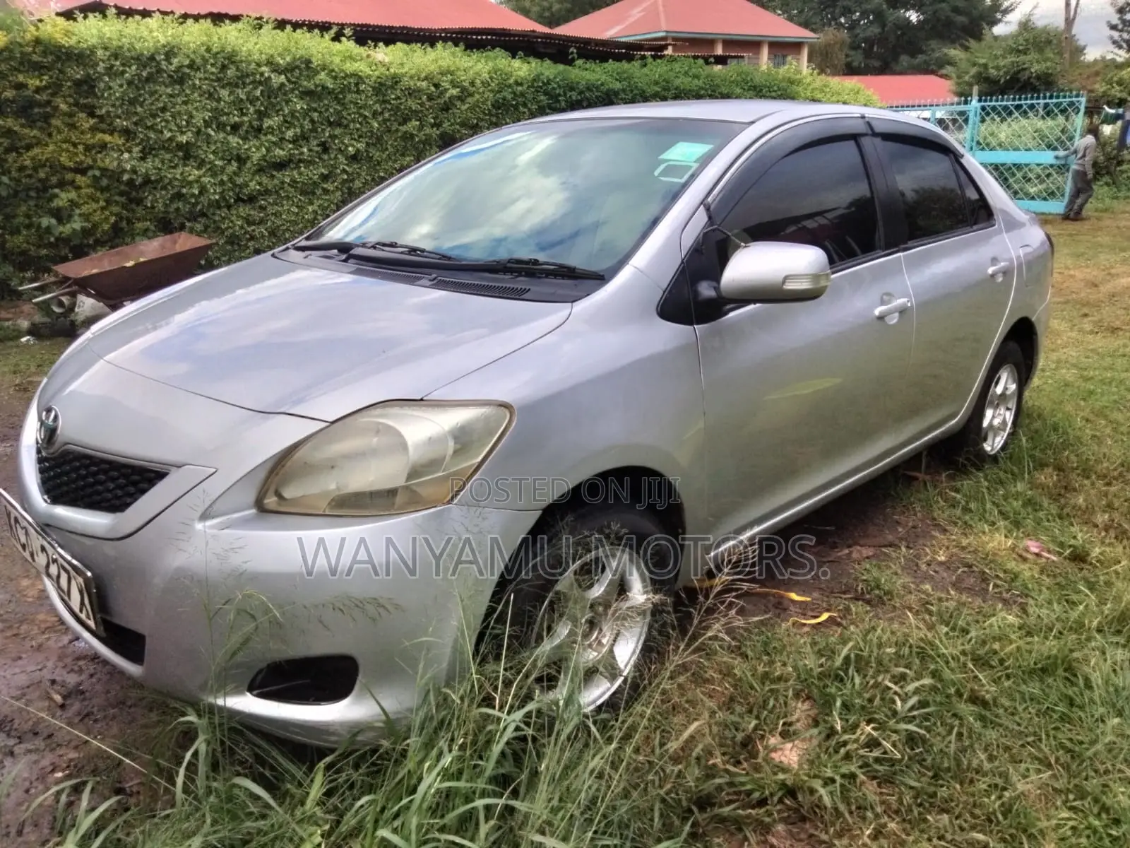Toyota Belta 2011 Silver