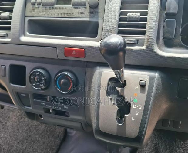 Toyota HiAce 2007 White - thumbnail 8