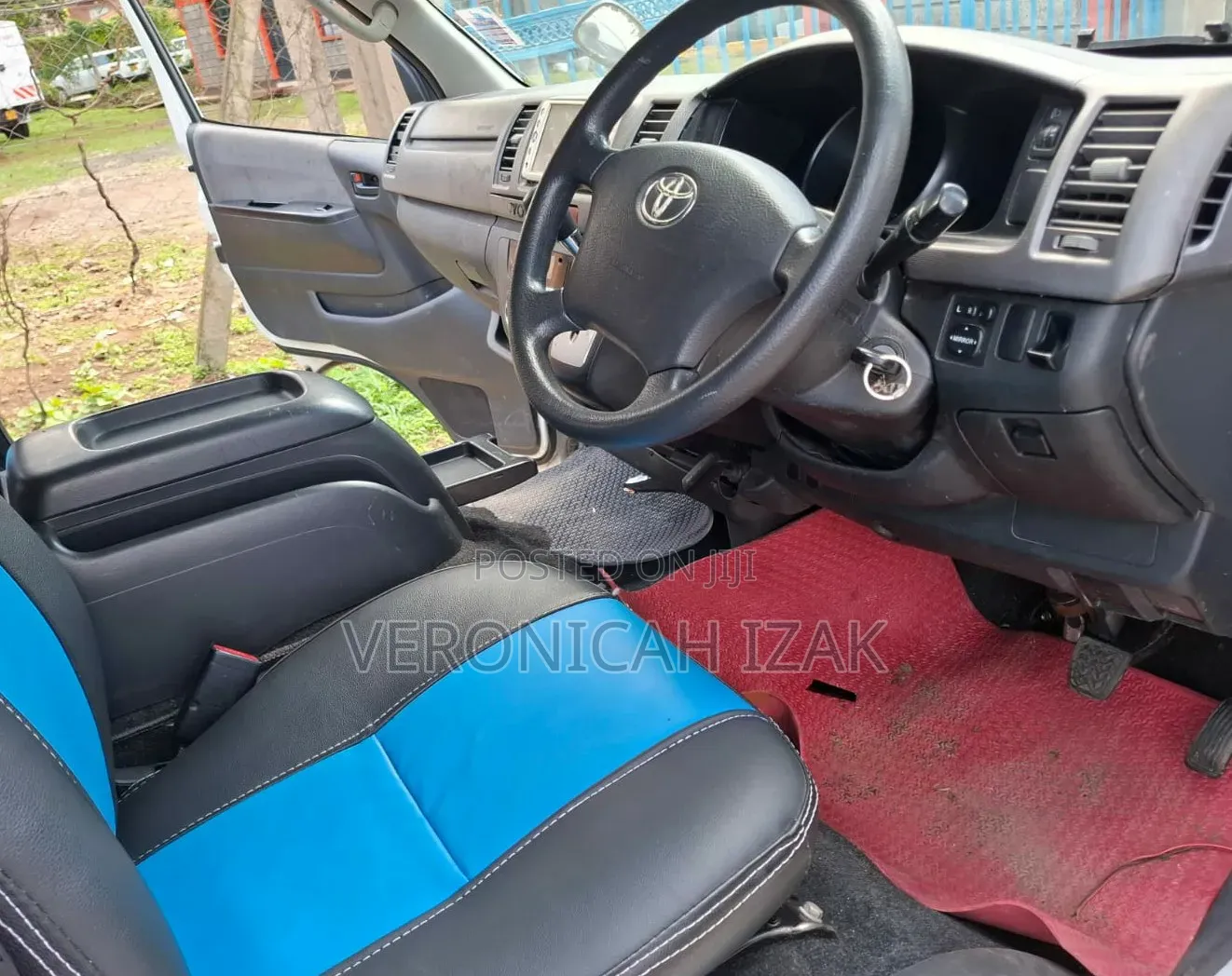 Toyota HiAce 2011 White