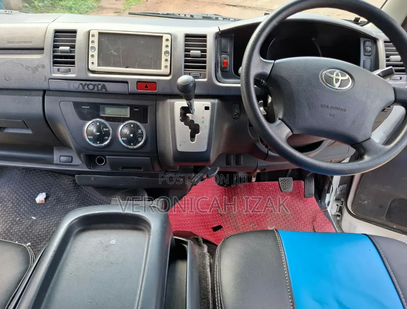 Toyota HiAce 2011 White