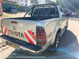 Toyota Hilux 2008 Silver