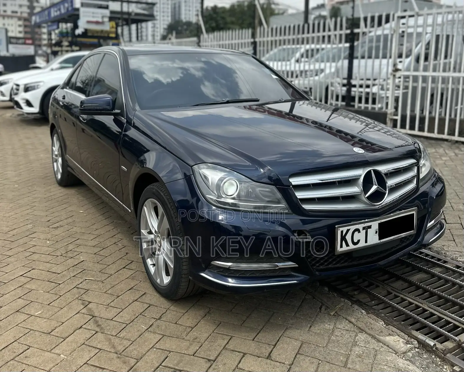 Mercedes-Benz C200 2011 Blue