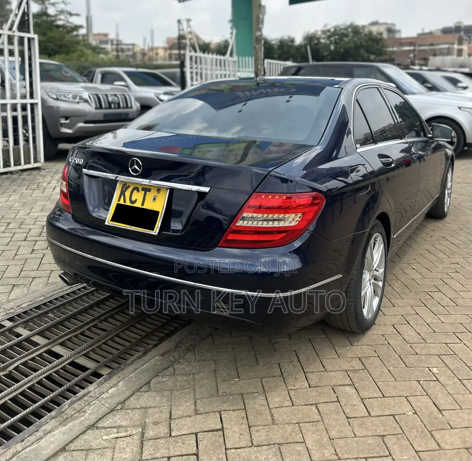 Mercedes-Benz C200 2011 Blue