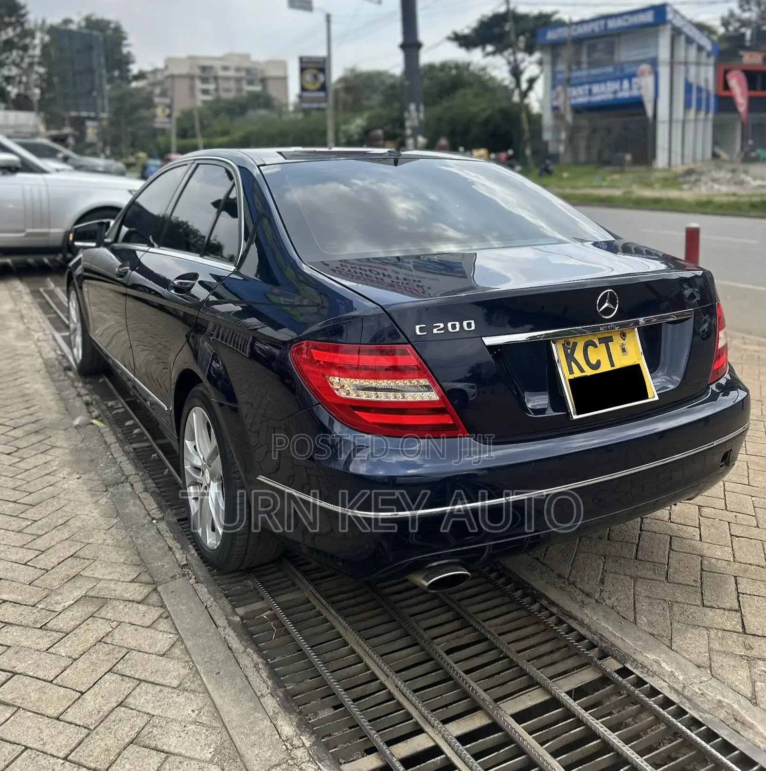 Mercedes-Benz C200 2011 Blue