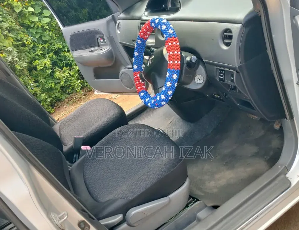 Toyota Sienta 2012 Silver