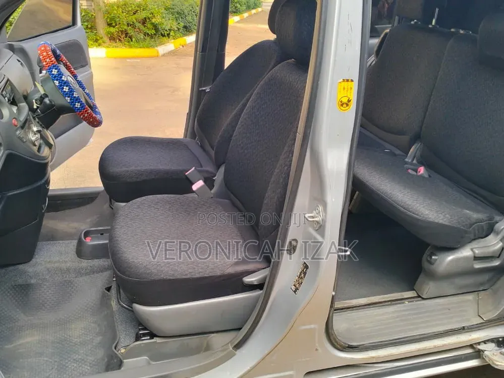 Toyota Sienta 2012 Silver