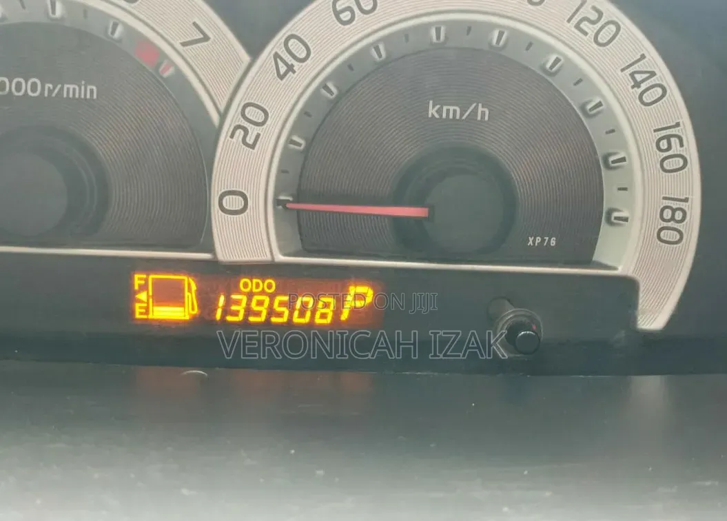 Toyota Sienta 2012 Silver