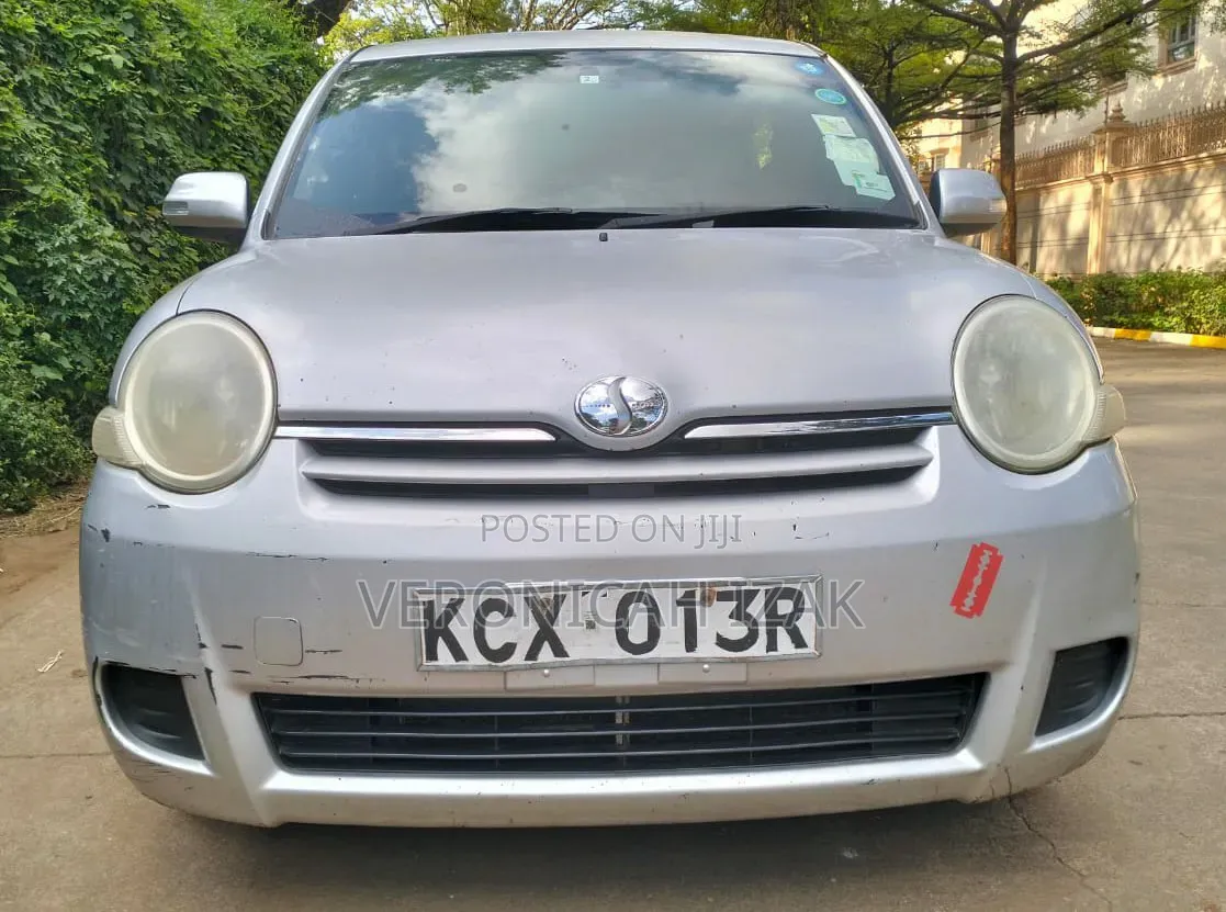 Toyota Sienta 2012 Silver