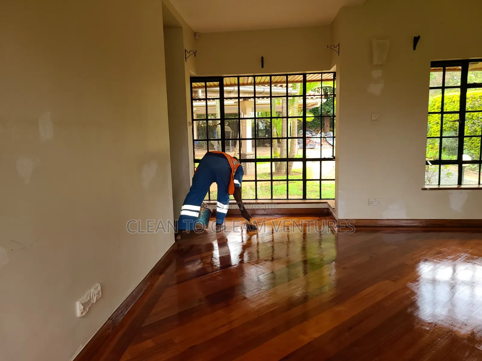 Classy Elegant Warm Wooden Flooring