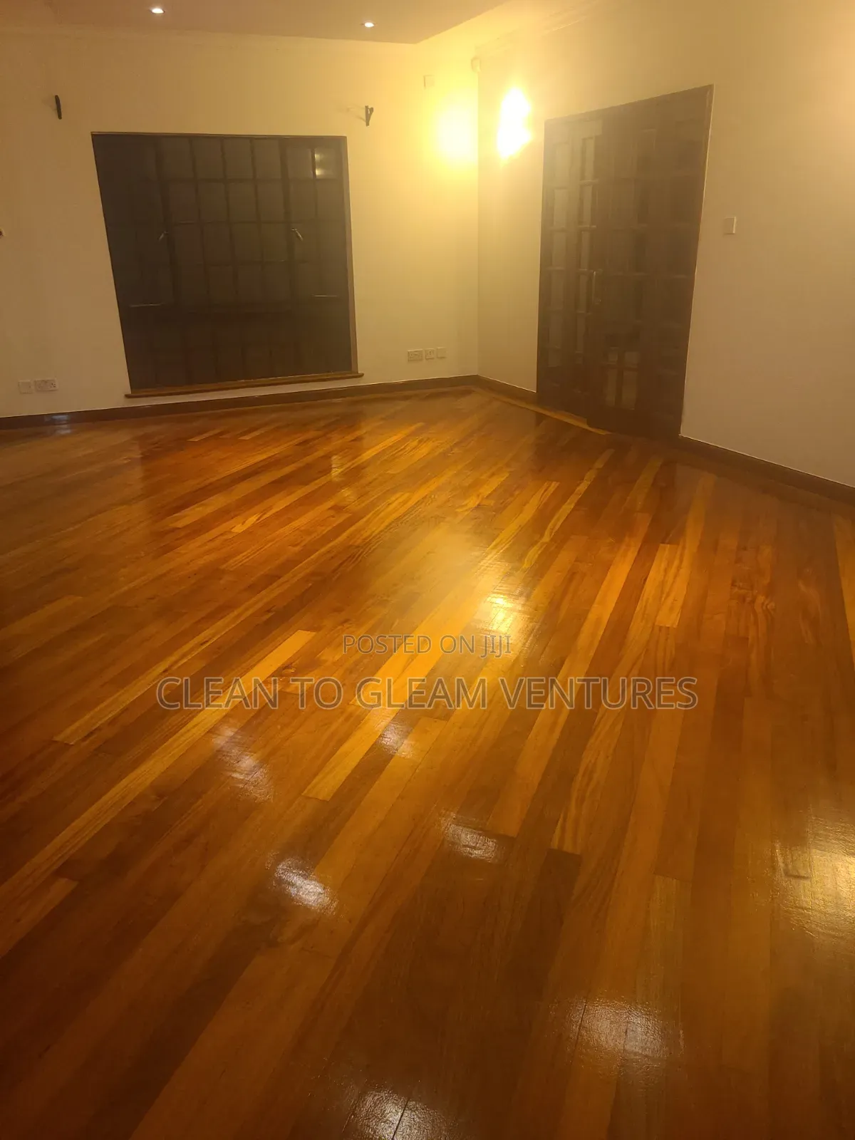 Classy Elegant Warm Wooden Flooring