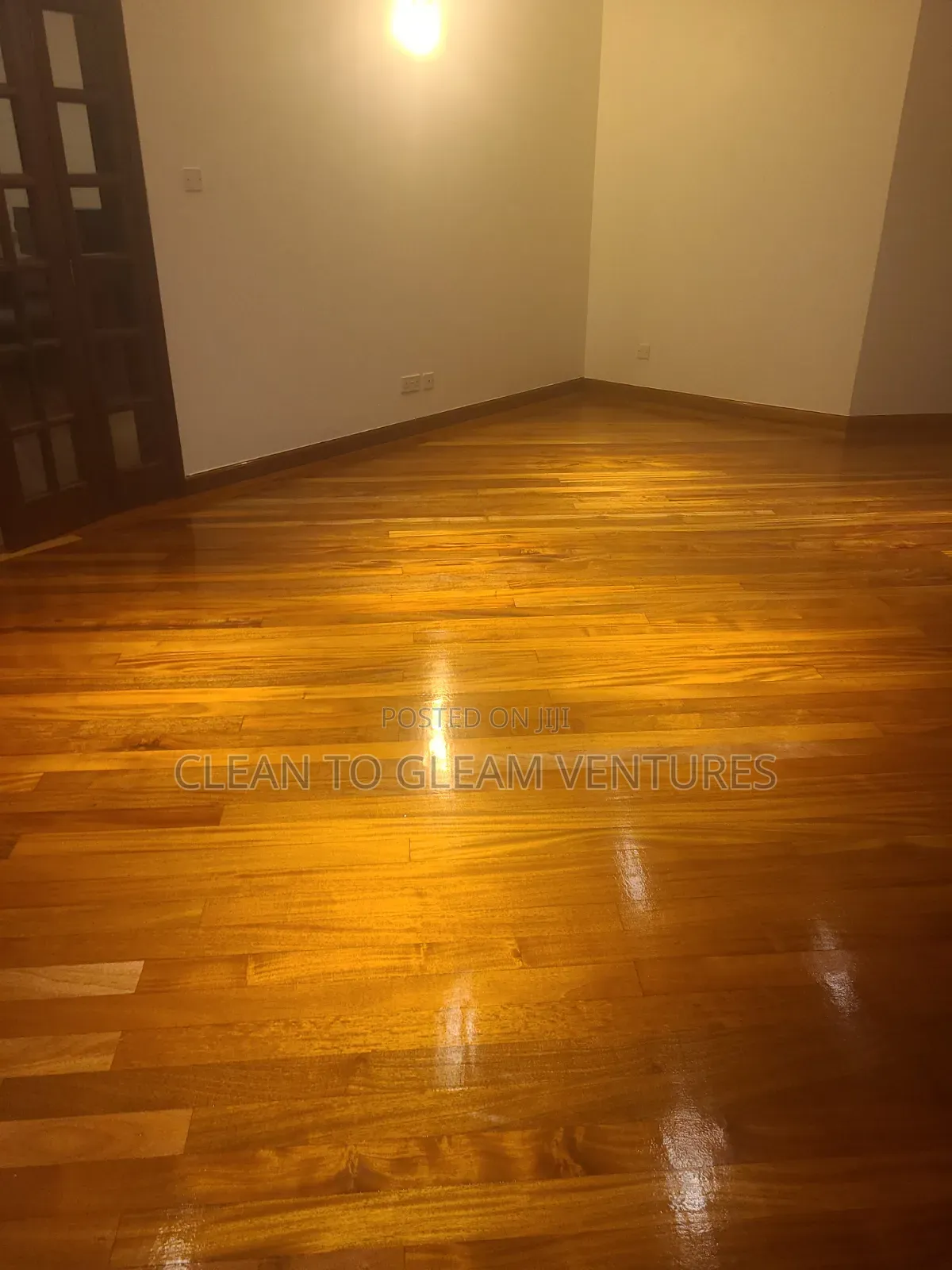 Classy Elegant Warm Wooden Flooring