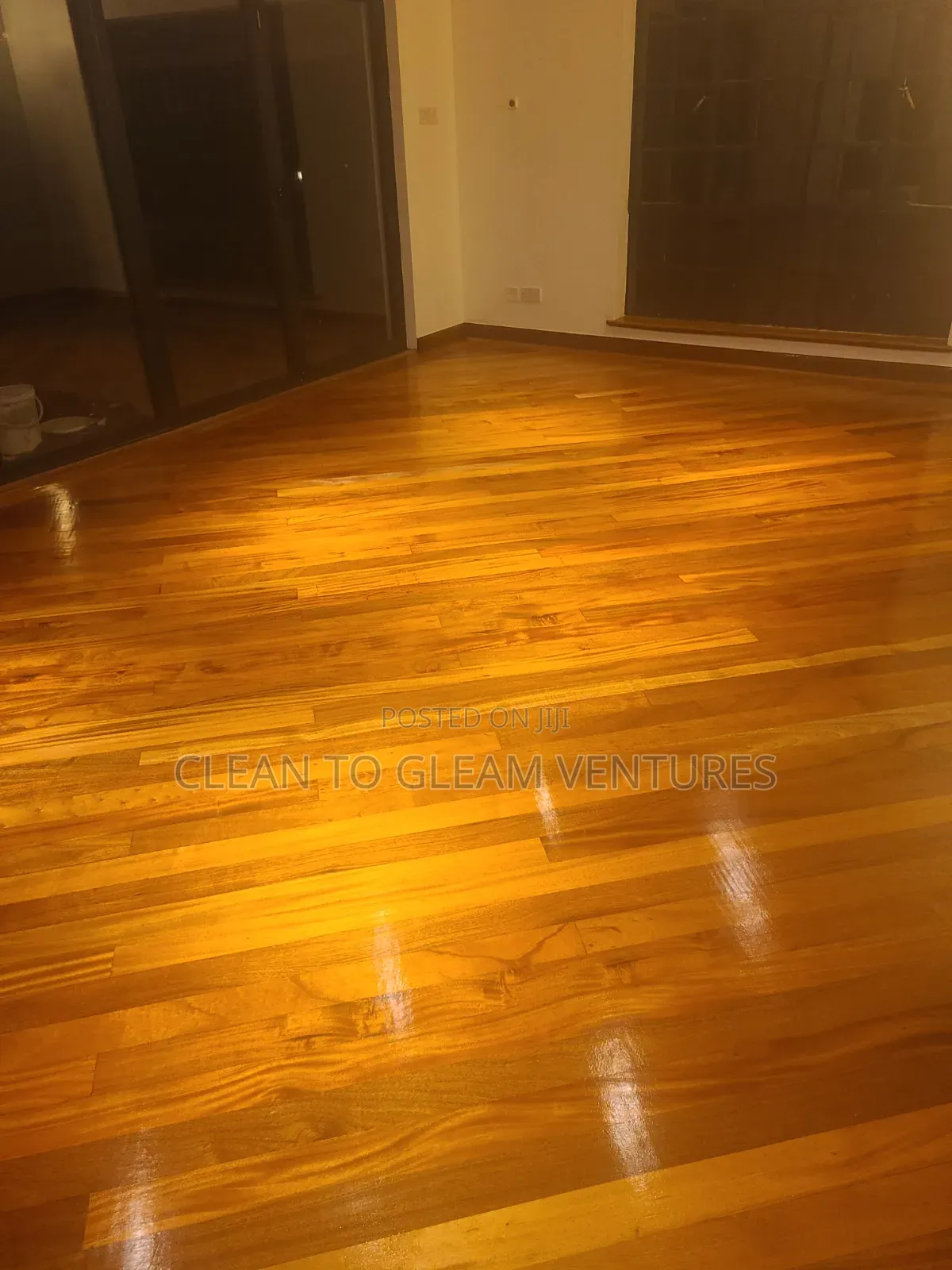 Classy Elegant Warm Wooden Flooring
