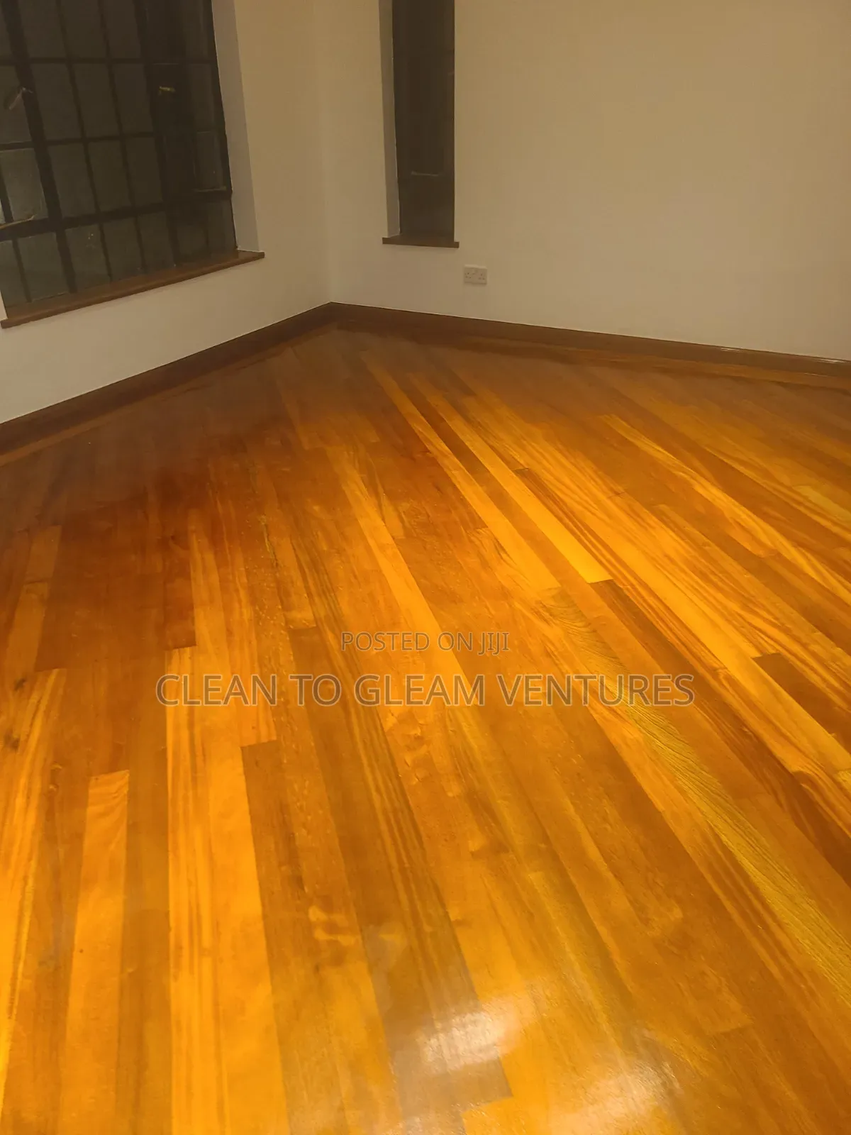 Classy Elegant Warm Wooden Flooring