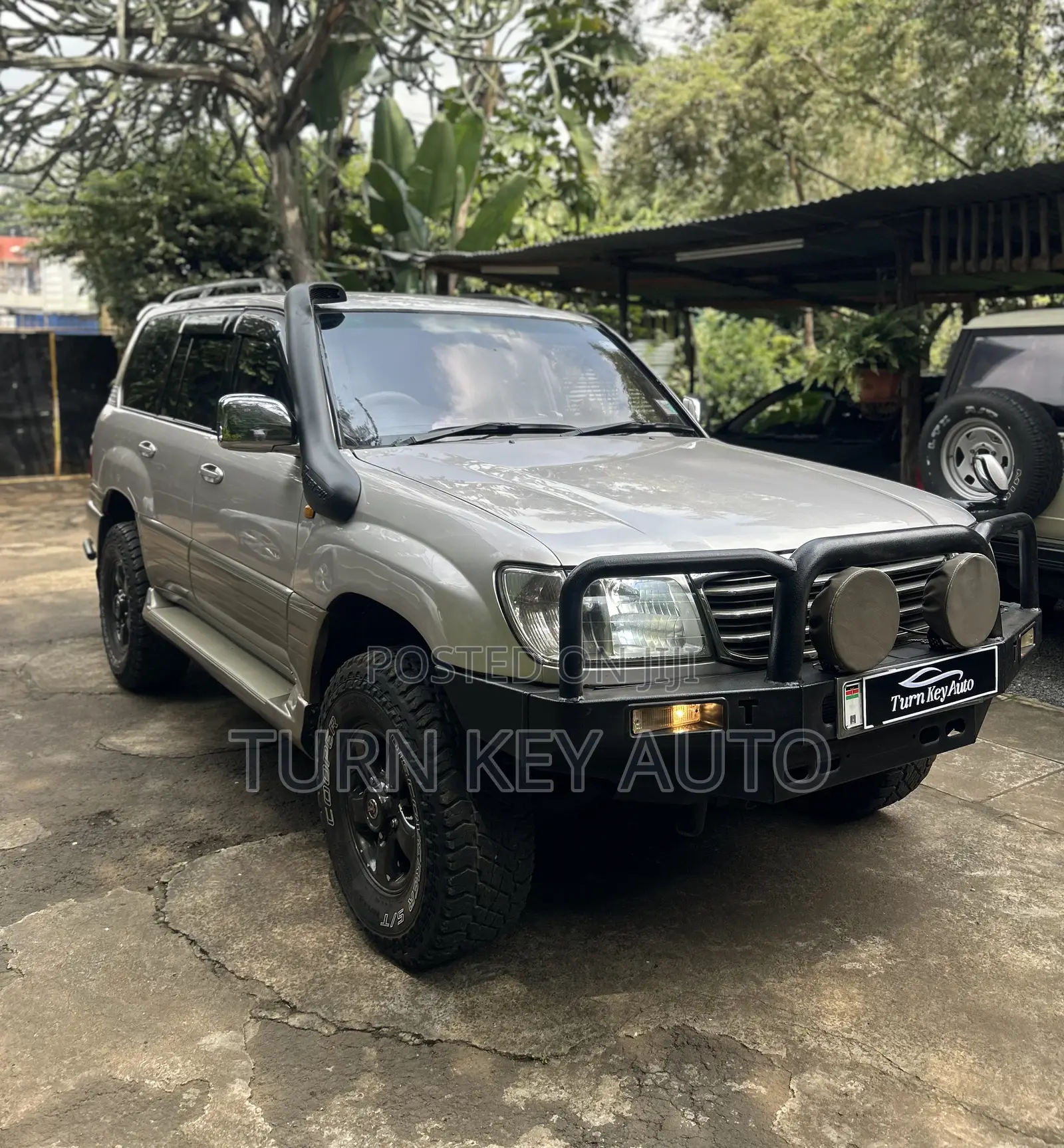Toyota Land Cruiser 2000 Silver