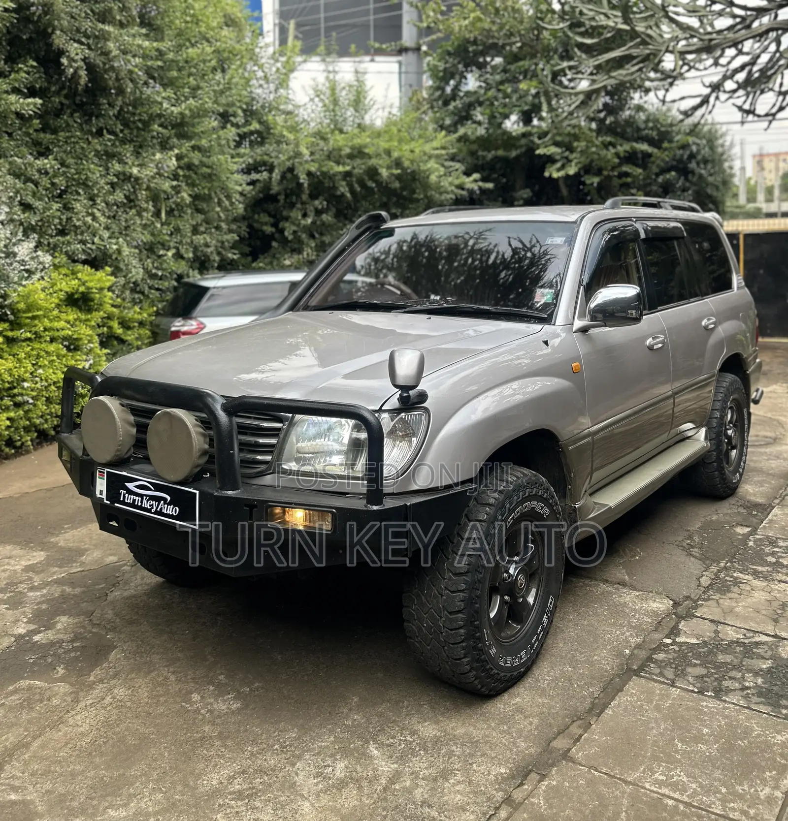Toyota Land Cruiser 2000 Silver