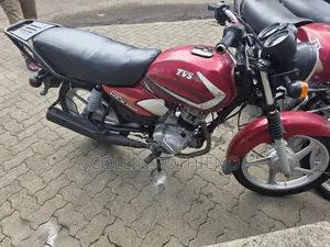 TVS HLX 125 2025 Red