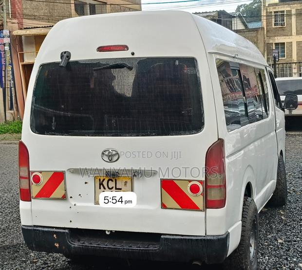 Toyota HiAce 2011 White - thumbnail 2