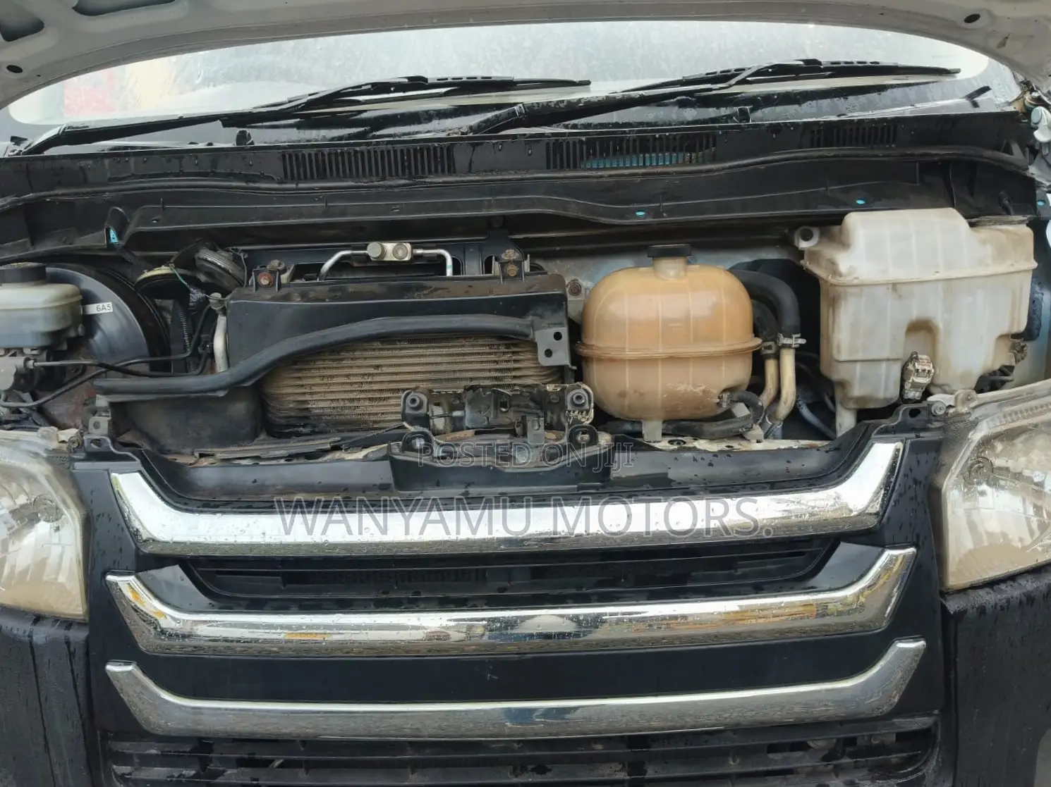 Toyota HiAce 2011 White