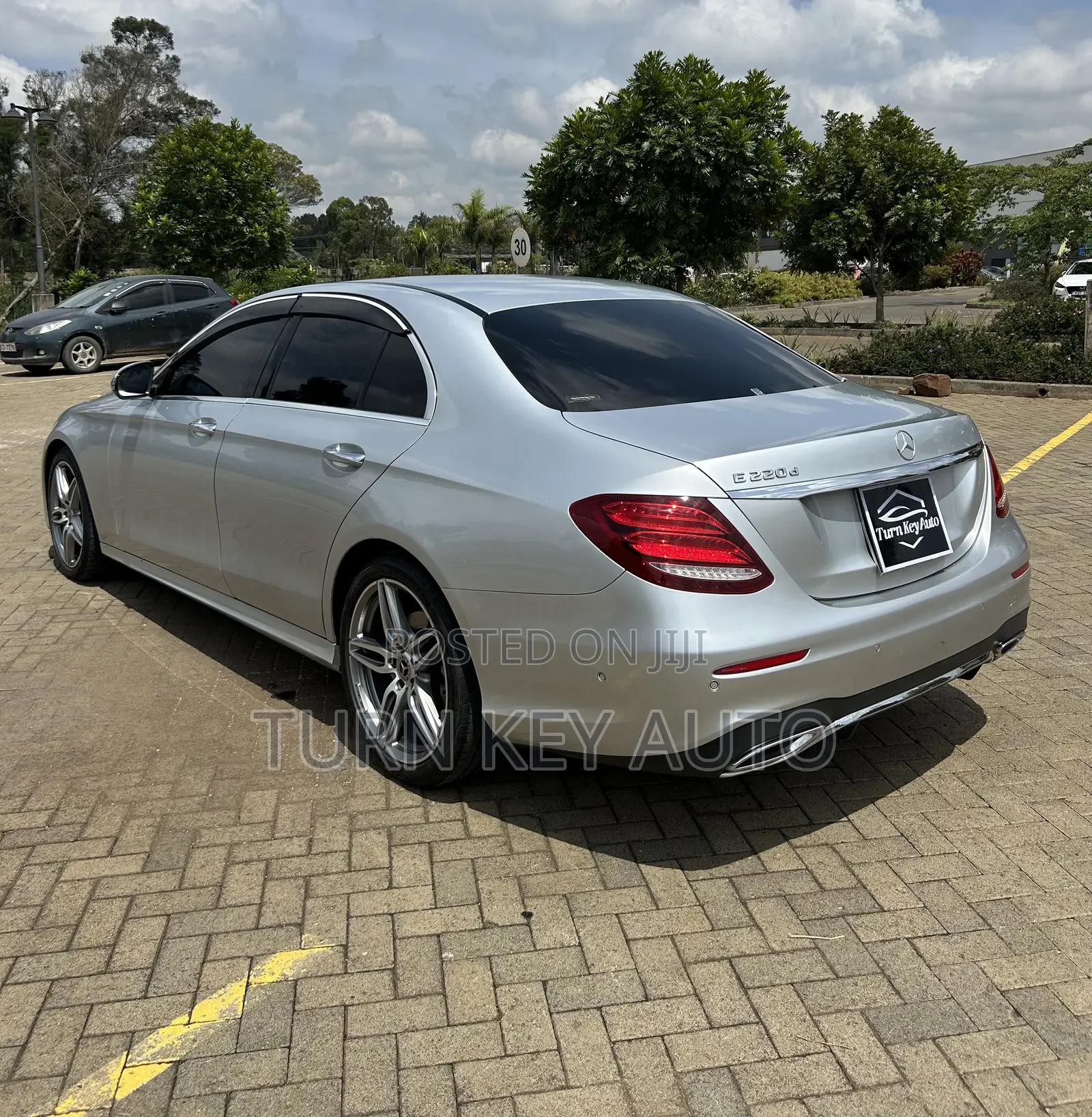 Mercedes-Benz E220 2016 Silver