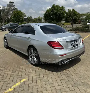 Mercedes-Benz E220 2016 Silver