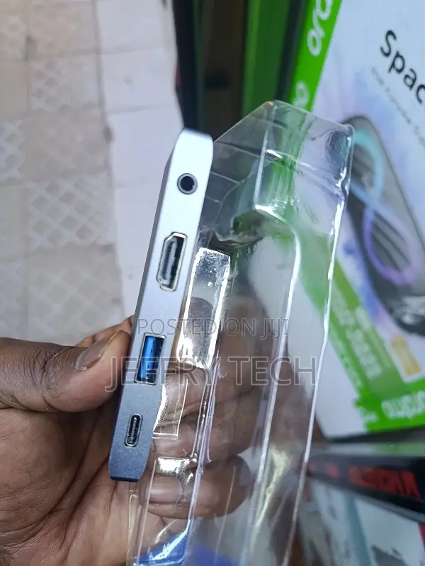 Usb C Hub, 4 in 1 Usb Hub 4 Port 3.5mm Aux 3.0 for Charging
