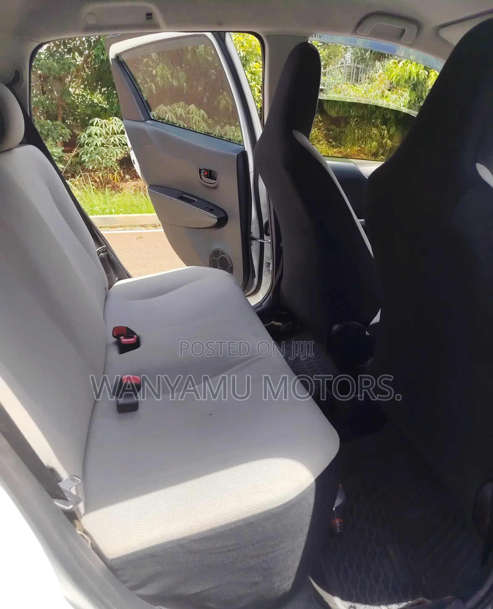 Toyota Vitz 2012 White