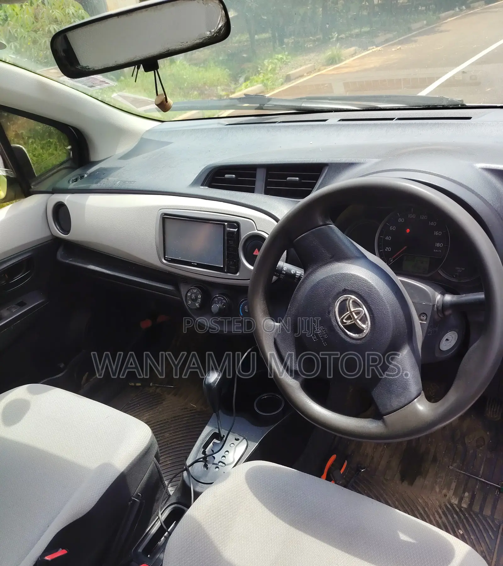 Toyota Vitz 2012 White