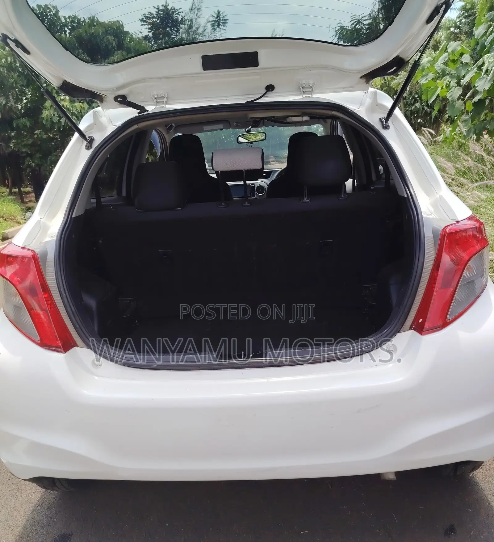 Toyota Vitz 2012 White