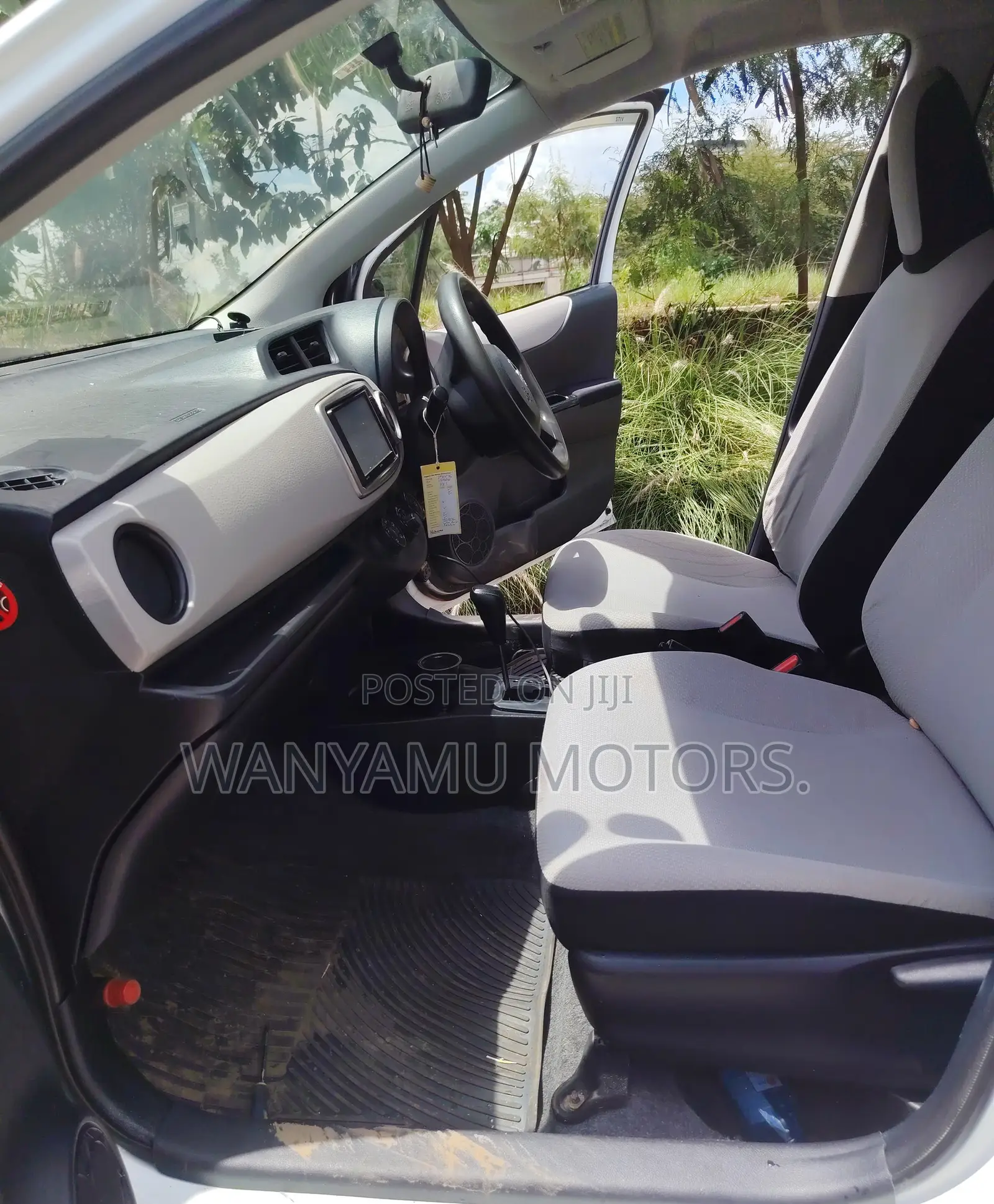 Toyota Vitz 2012 White