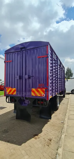 Isuzu FRR Bluepower Closed Body