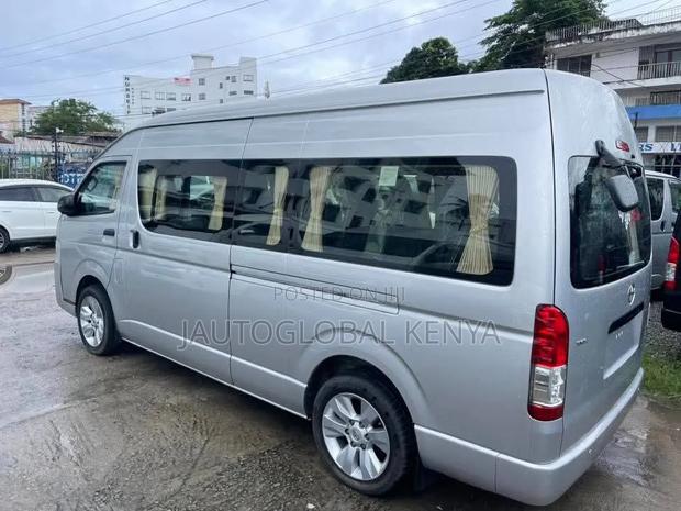 New Toyota HiAce 2019 Silver - thumbnail 3